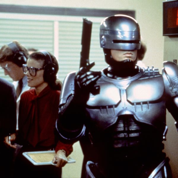 10 στιγμές του RoboCop που προέβλεψαν το μέλλον