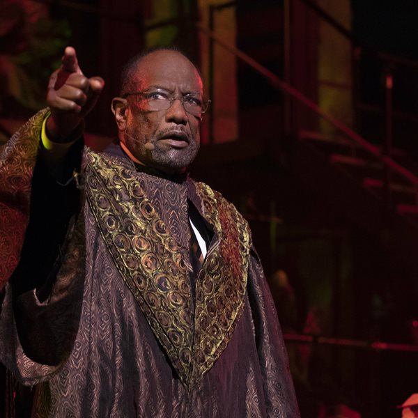 H ελληνική τραγωδία συνάντησε τα gospel στο Central Park