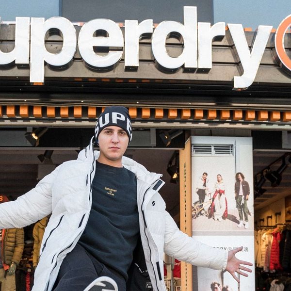 Μία τέλεια ημέρα για ψώνια με τον Good Job Nicky