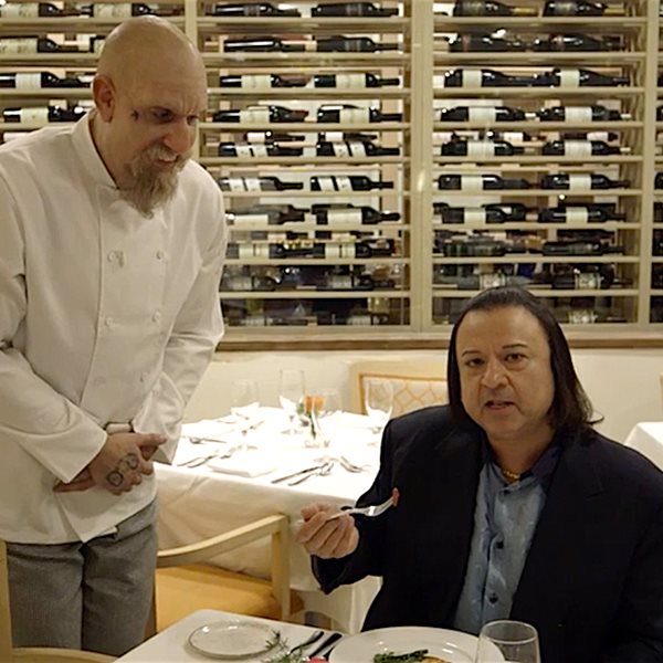 Ο Sacha Baron Cohen πείθει κριτικό γεύσης να δοκιμάσει ανθρώπινο κρέας