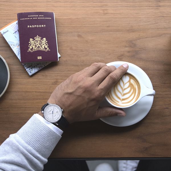 Όσοι αγαπούν τα ταξίδια, θα ενθουσιαστούν με αυτό το ρολόι