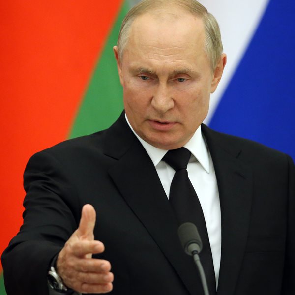 O Putin έχει χάσει την επαφή με την πραγματικότητα, γράφει το Bloomberg