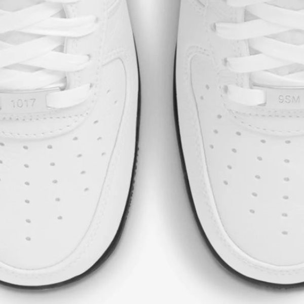 Η Nike κάνει ποδαρικό στο 2021 με τα νέα ασπρόμαυρα Air Force 1