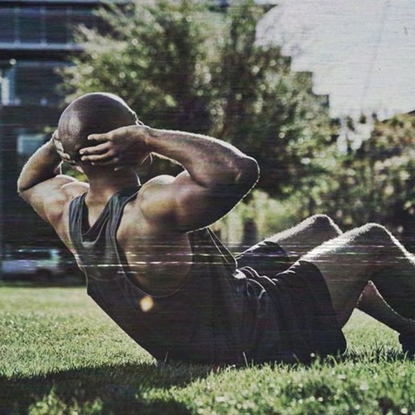 Πρόγραμμα χωρίς βάρη για όγκο, καύση λίπους και six-pack