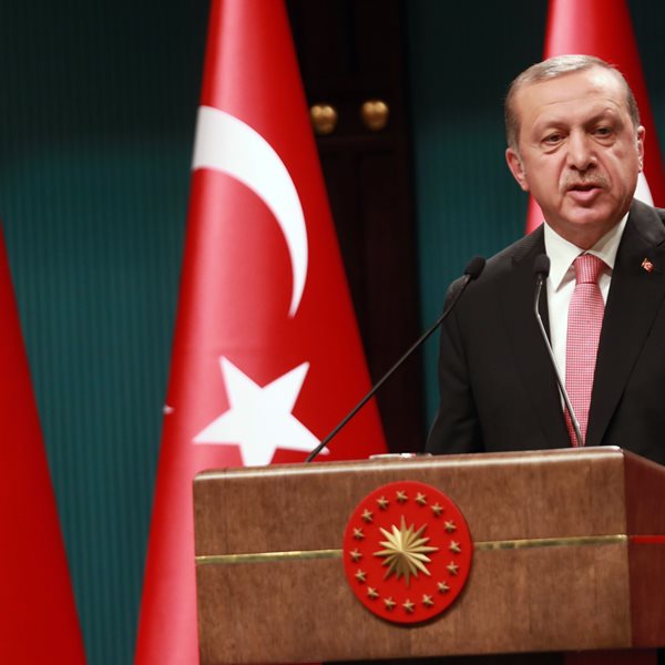 O Recep Tayyip Erdogan τα βάζει (και) με το Netflix