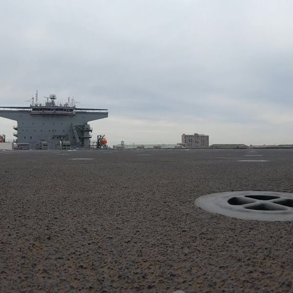 To θηριώδες αμερικανικό ελικοπτεροφόρο που θα ελλιμενίζεται πλέον μόνιμα στη Σούδα