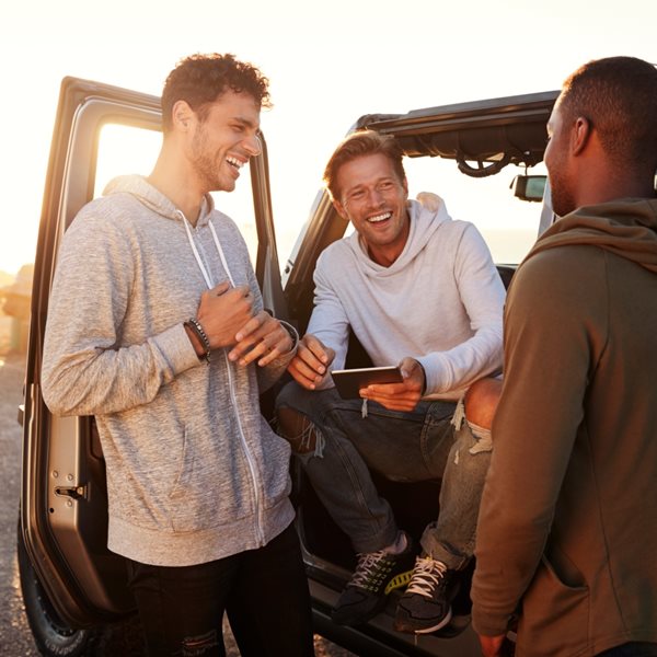 Πώς να κάνεις νέους φίλους ως ενήλικος άνδρας