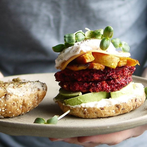 Αυτό το chorizo burger παίζει να είναι το επικότερο πρωινό όλων των εποχών