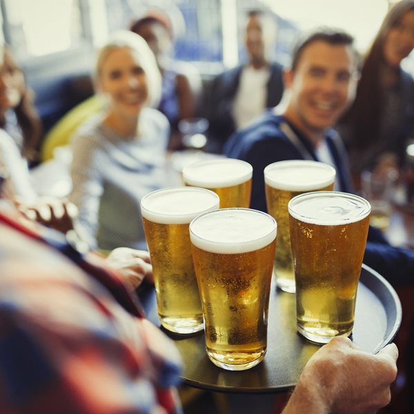 Στον Καναδά φτιάχνουν μπύρα από κάνναβη που σε "φτιάχνει" αμέσως