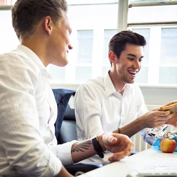 Πώς θα τρως μεσημεριανό στο γραφείο σαν κύριος