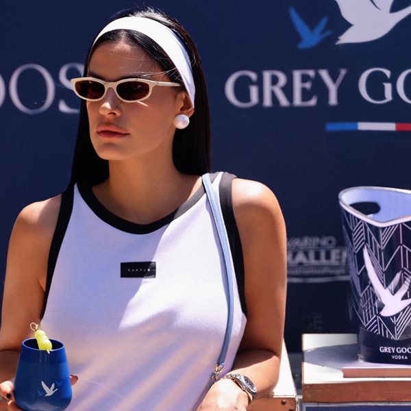 Η Χριστίνα Μπόμπα στα γήπεδα τένις του Navarino Challenge απολαμβάνοντας Grey Goose super premium βότκα