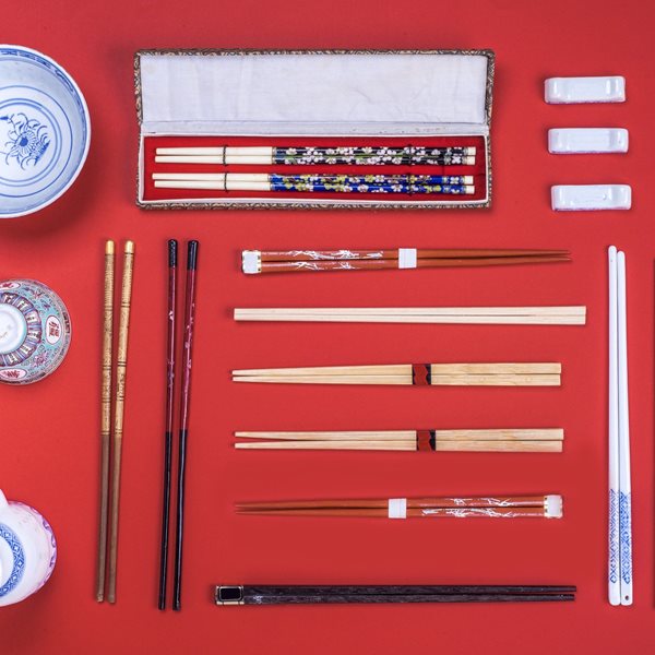 Οι απλοί κανόνες για να χρησιμοποιείς τα chopsticks