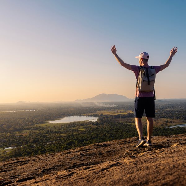 Τι λέει η ψυχολογία για όσους ταξιδεύουν μόνοι