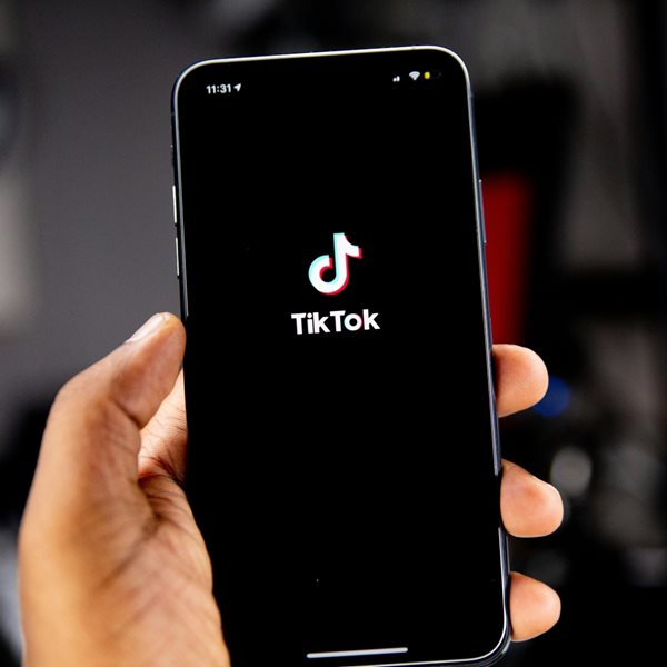WikiTok: Η εφαρμογή που είναι πολύ καλύτερη από το TikTok