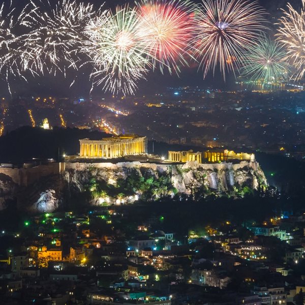 Η Αθήνα υποδέχθηκε φαντασμαγορικά το 2023