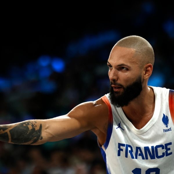 Τα καλύτερα σχόλια και memes για την μεταγραφή Φουρνιέ στον Ολυμπιακό