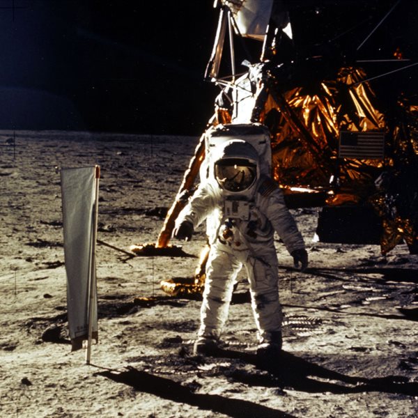 Στο σφυρί σπάνιες φωτογραφίες από την χρυσή εποχή της εξερεύνησης του διαστήματος