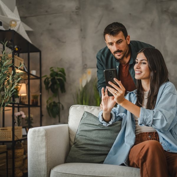 Κοίταξες το κινητό της σχέσης σου;-Τι σημαίνει αυτό σύμφωνα με την ψυχολογία