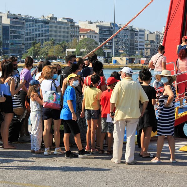 Πώς θα γίνεται η μετακίνηση στα νησιά από Δευτέρα