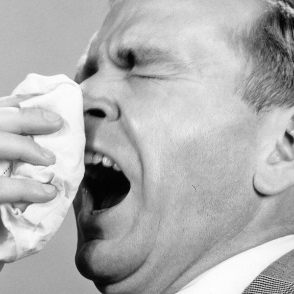 Γιατί δεν χρειάζεται να κρατάς το φτέρνισμά σου