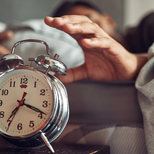 Η ώρα που πρέπει να ξυπνάμε, σύμφωνα με τους εκατομμυριούχους του TikTok