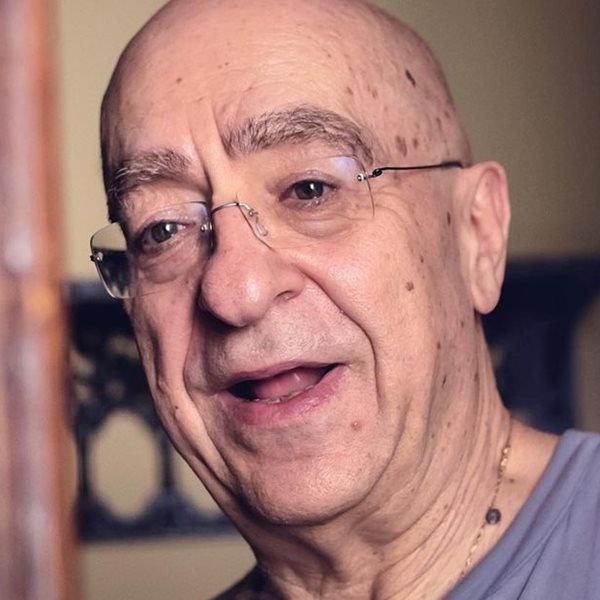 Μετά τη '10η Εντολή' και τον 'Κόκκινο Κύκλο', ο Πάνος Κοκκινόπουλος επιστρέφει με την 'Αλίκη στη Χώρα των Πτωμάτων'