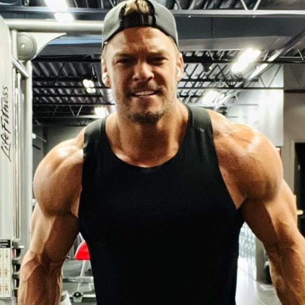 Χτίζοντας ανάγλυφο κορμί όπως αυτό του Alan Ritchson