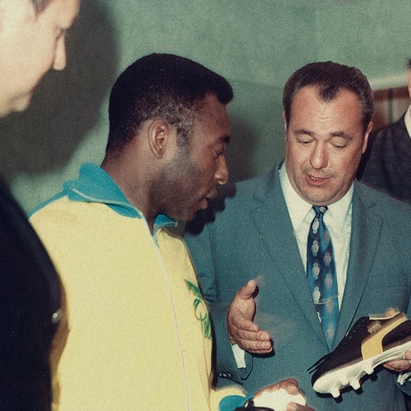 "Sneaker Wars: Adidas V Puma": Πού θα δείτε το ντοκιμαντέρ για την κόντρα των δύο εταιρειών αθλητικών ειδών