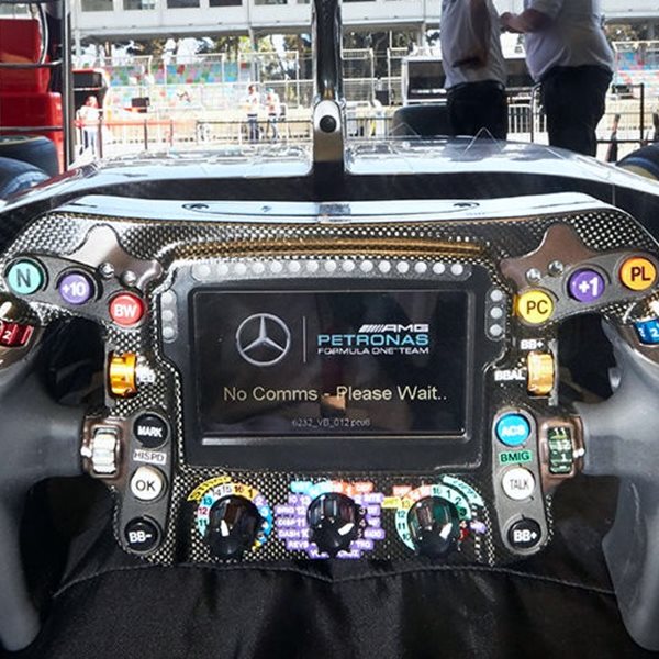 Τι ακριβώς κάνει κάθε κουμπί στο τιμόνι μονοθέσιου της Formula 1