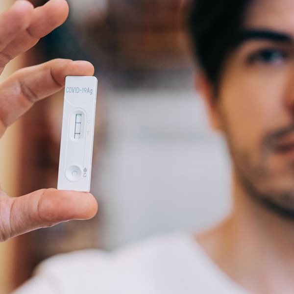 Κι αν υπάρχουν κάποιοι που δε θα κολλήσουν ποτέ κορονοϊό;