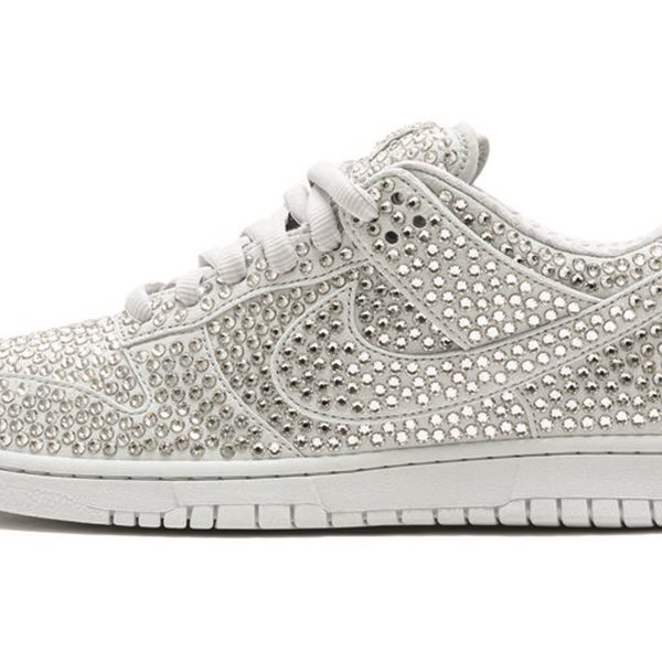 Ποιος γέμισε με διαμάντια τα Dunk Low της Nike;