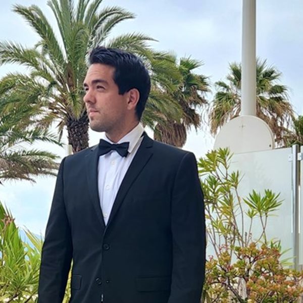 Σε άλλα νέα, παραγωγός εκδιώχθηκε από τις Κάννες επειδή φορούσε loafers