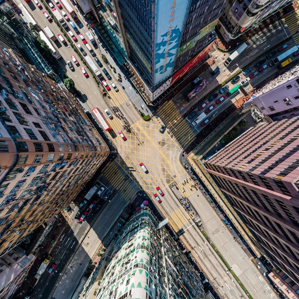 BMX στο χείλος του γκρεμού