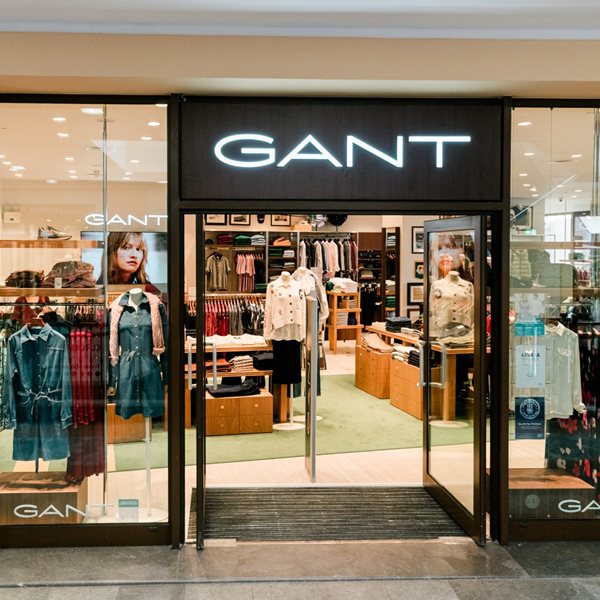 Η GANT παρουσιάζει το ανανεωμένο Outlet κατάστημά της στο Designer Outlet Athens με το νέο global concept της μάρκας