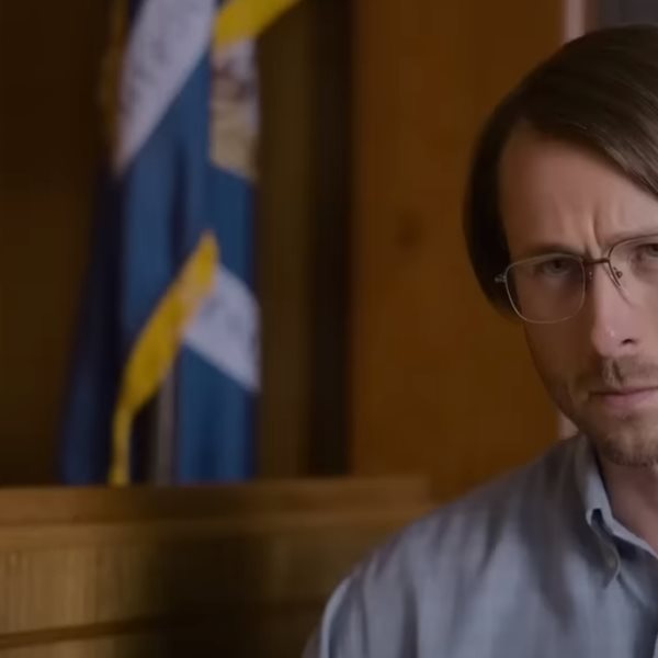 Πρώτο trailer για το Hit Man του Richard Linklater στο Netflix