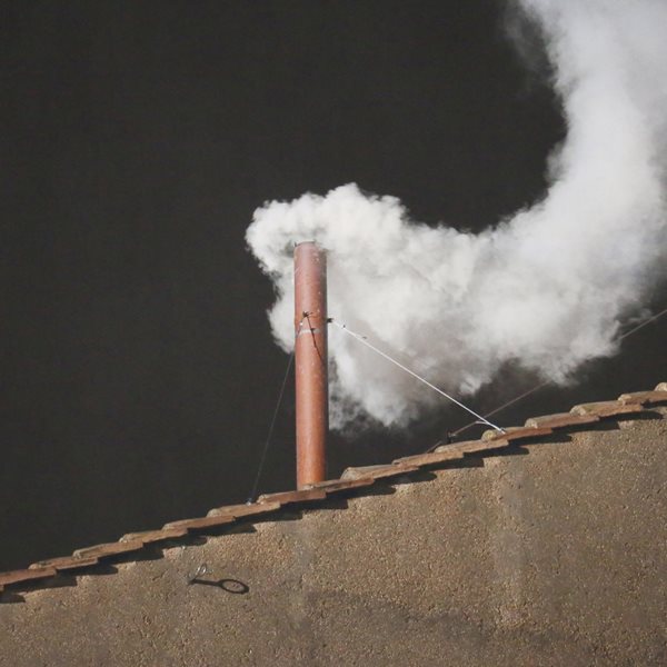 Κονκλάβιο: Πώς φτιάχνεται ο μαύρος και ο άσπρος καπνός