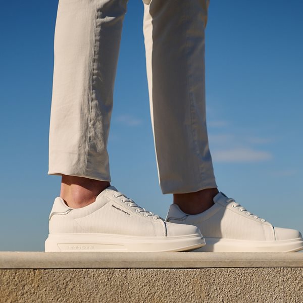 Τα 'must' παπούτσια για τον σύγχρονο άνδρα από την Tsakiris Mallas