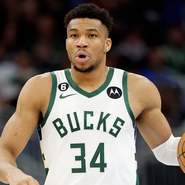 Επικός Αντετοκούνμπο με νικηφόρα πρεμιέρα κόντρα στους Σίξερς-δείτε τα highlights