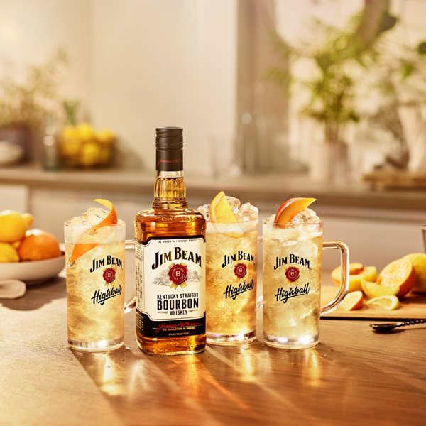 Το cocktail που μπορείς να φτιάξεις εύκολα και να εντυπωσιάσεις τους φίλους σου