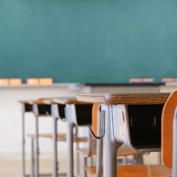 Η ανώτερη εκπαίδευση μας προστατεύει από τη νόσο Αλτσχάιμερ; Τα δεδομένα μιας νέας έρευνας που προκαλούν έκπληξη