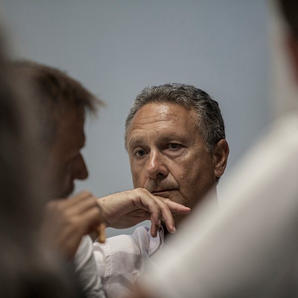 Στρατή Πασχάλη, τι κρύβεται πίσω από τις θεατρικές επιτυχίες και την ποίηση σε μικρόψυχους καιρούς;