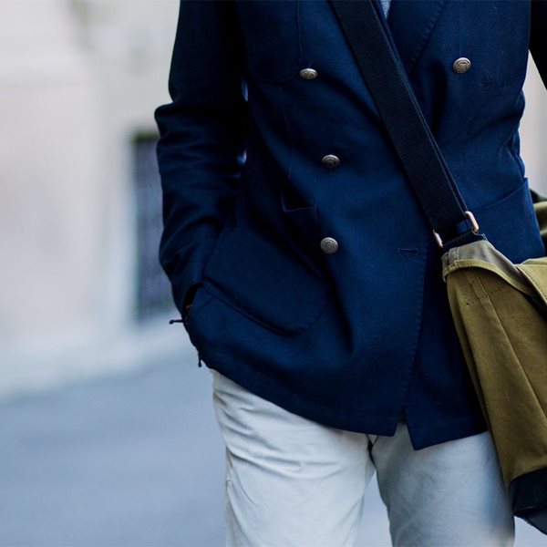 Η τσάντα ταχυδρόμου δεν έφυγε ποτέ από τη μόδα