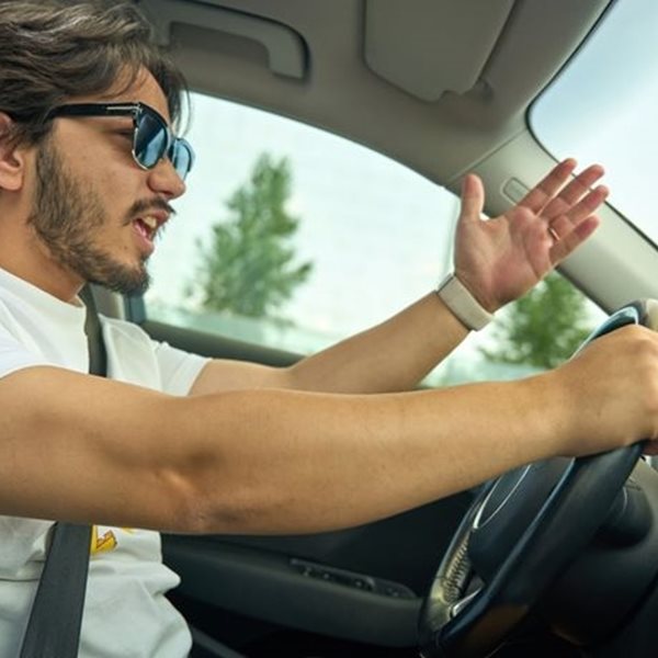 Έρευνα: Οι άνδρες ή οι γυναίκες είναι καλύτεροι οδηγοί;