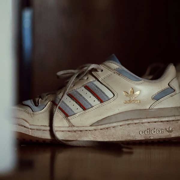 O πιο επιστημονικός τρόπος για να μην μυρίζουν τα παπούτσια σου