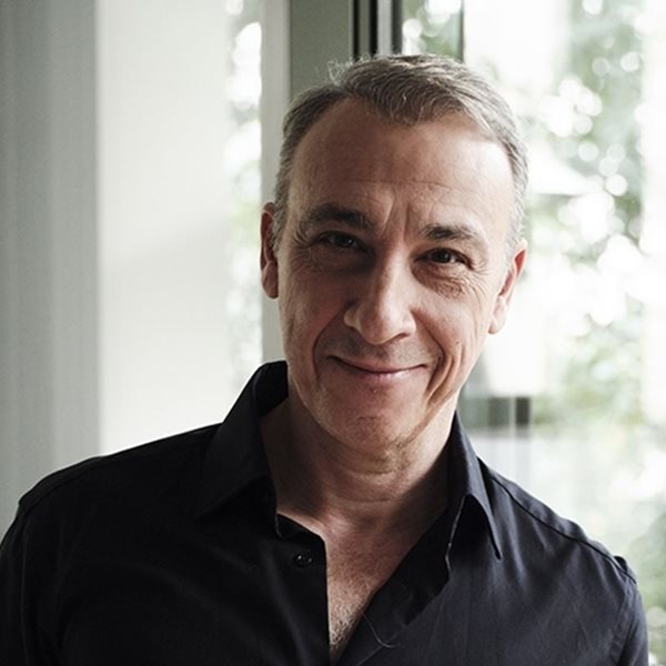 Τα ρεμπέτικα είναι στο DNA του Μίνωα Μάτσα