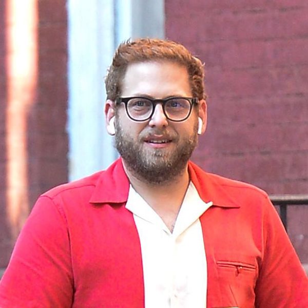 Ο Jonah Hill μόλις έκανε τον κατεξοχήν καλοκαιρινό συνδυασμό χρωμάτων