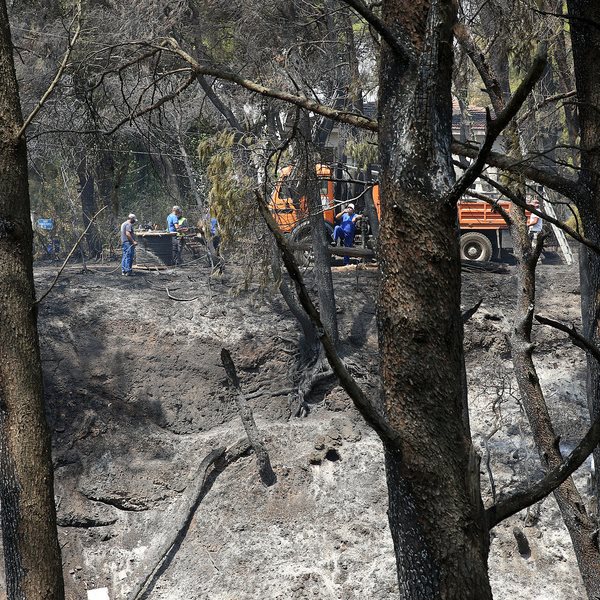 Έρευνα για τα αίτια της φωτιάς στη Βαρυμπόμπη