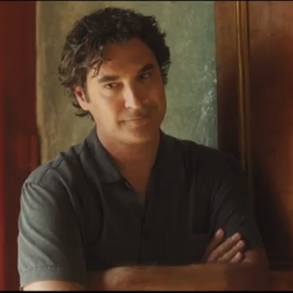 To Maestro επιστρέφει για να εξηγήσει και να εξηγηθεί