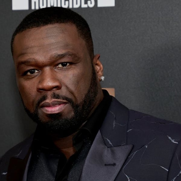 Ο 50 Cent τραυμάτισε γυναίκα σε συναυλία του με μικρόφωνο που πέταξε από τη σκηνή