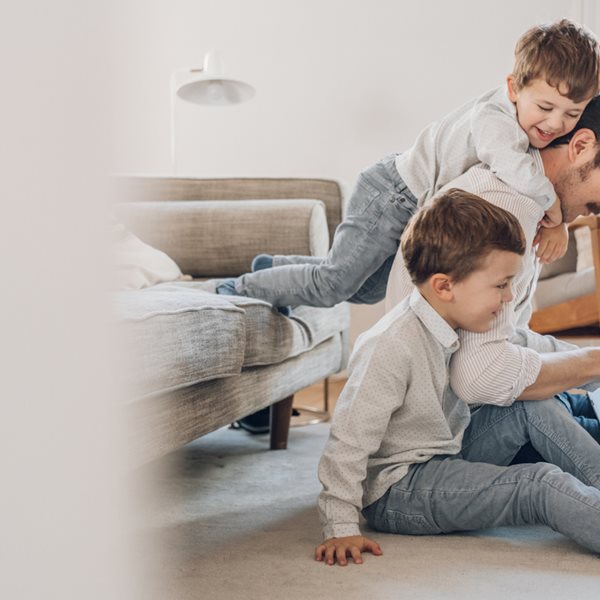 Οι αρνητικές συνέπειας της τηλεργασίας στην οικογένεια